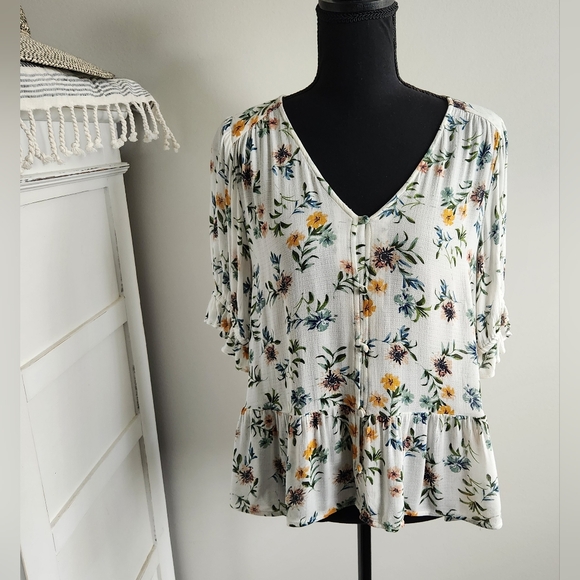 Lucky Brand Tops - LUCKY BRAND FLORAL V-NECK PEPLUM BLOUSE